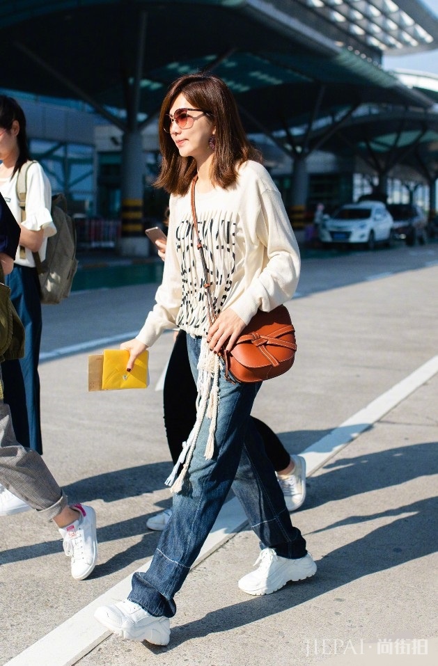 陈嘉桦穿了一件“面条衣”,却时髦到飞起!